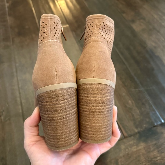 👢 Universal Threads (Target) Boots - Picture 3 of 6